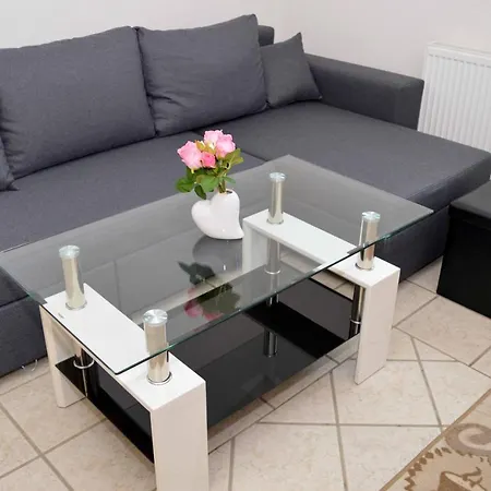 Appartement Lorabel Apartmanhaz