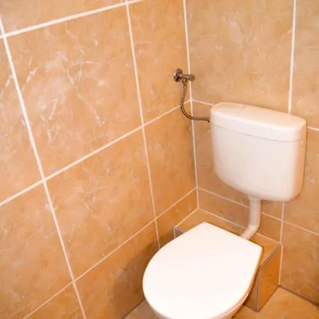 Lorabel Apartmanhaz *