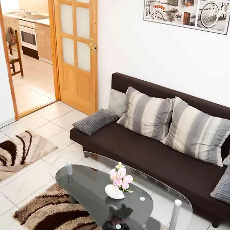 Appartement Lorabel Apartmanhaz