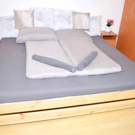 Lorabel Apartmanhaz *