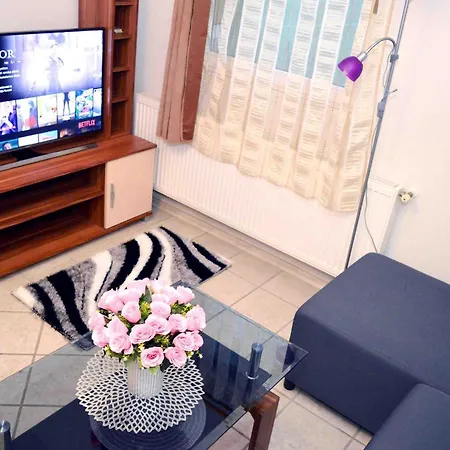 Lorabel Apartmanhaz Διαμέρισμα Hévíz