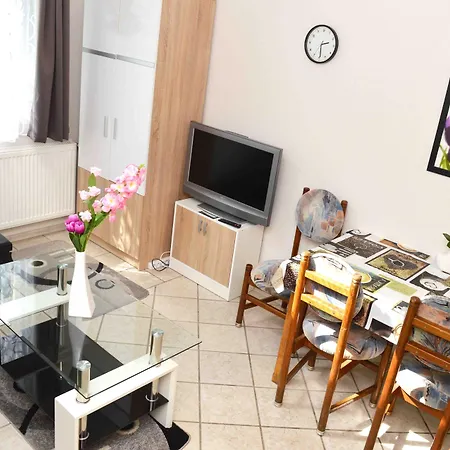 Apartment Lorabel Apartmanhaz Heviz