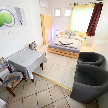 Lorabel Apartmanhaz Apartment Heviz