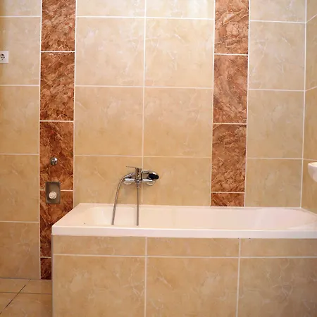 Lorabel Apartmanhaz * Heviz