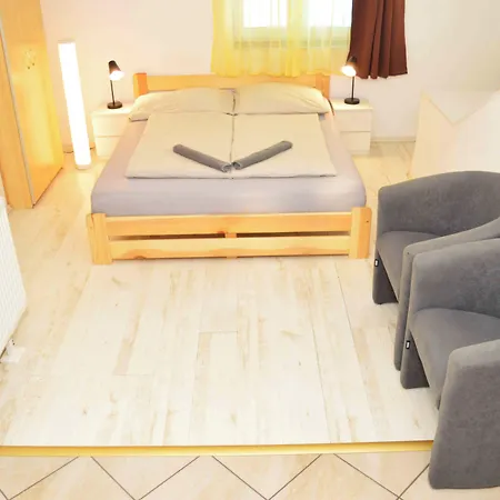 Apartment Lorabel Apartmanhaz Heviz