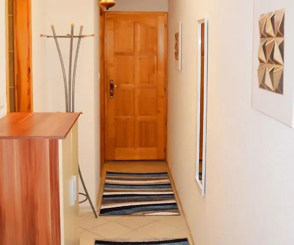 Lorabel Apartmanhaz Διαμέρισμα *