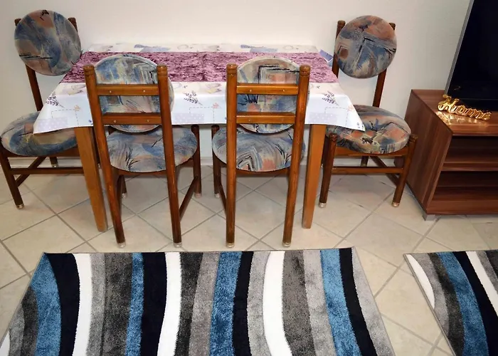 Lorabel Apartmanhaz *