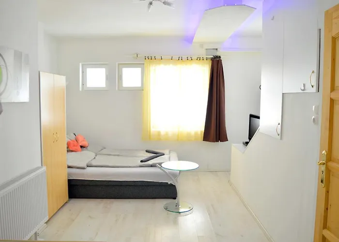 Lorabel Apartmanhaz Διαμέρισμα *