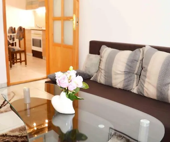 Lorabel Apartmanhaz דירה *