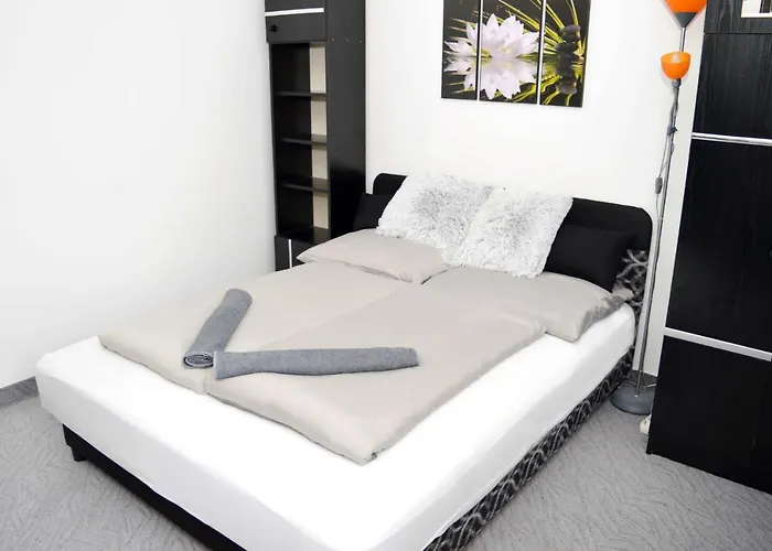 Lorabel Apartmanhaz Διαμέρισμα *