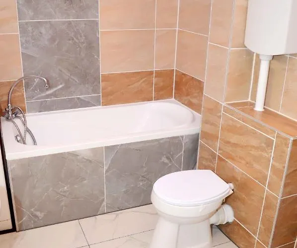 Lorabel Apartmanhaz Διαμέρισμα Hévíz