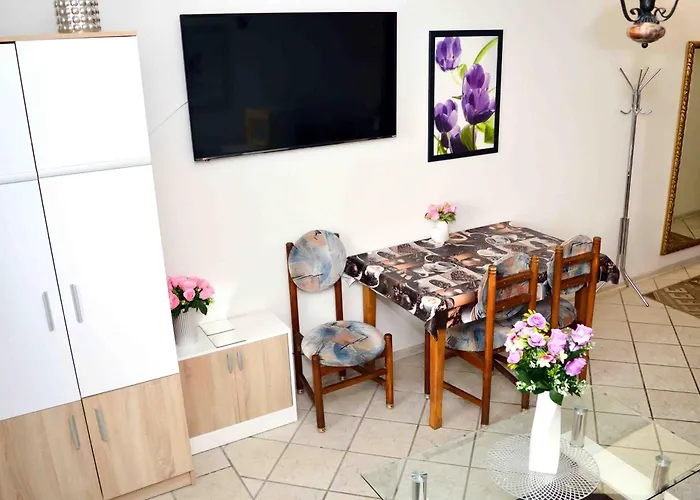 Lorabel Apartmanhaz Διαμέρισμα *